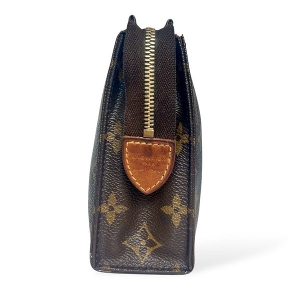 LOUIS VUITTON
Vintage Monogram Toiletry Pouch 17 - Picture 4 of 12